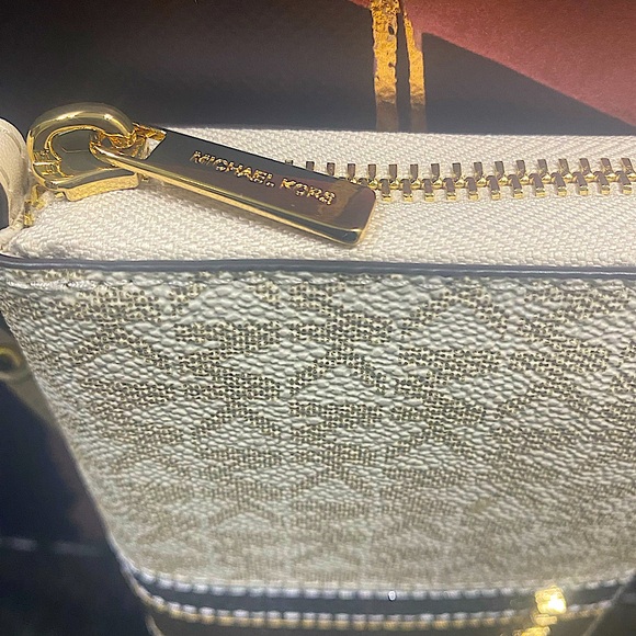 Michael Kors Jet Set Large Signature Logo and Metallic Wallet w/Dust Bag - Picture 9 of 12